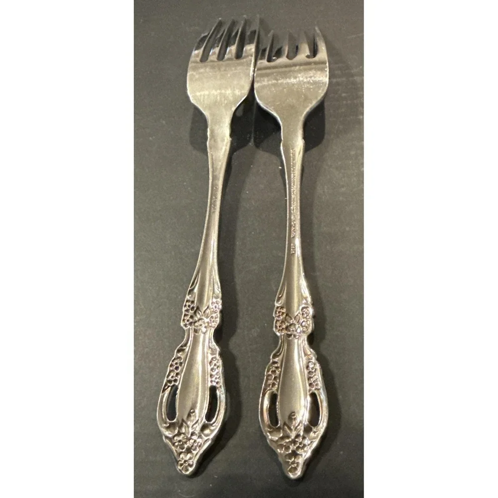 Oneida Raphael HH Distinction Deluxe Stainless Dinner Salad Fork Lot Of 2